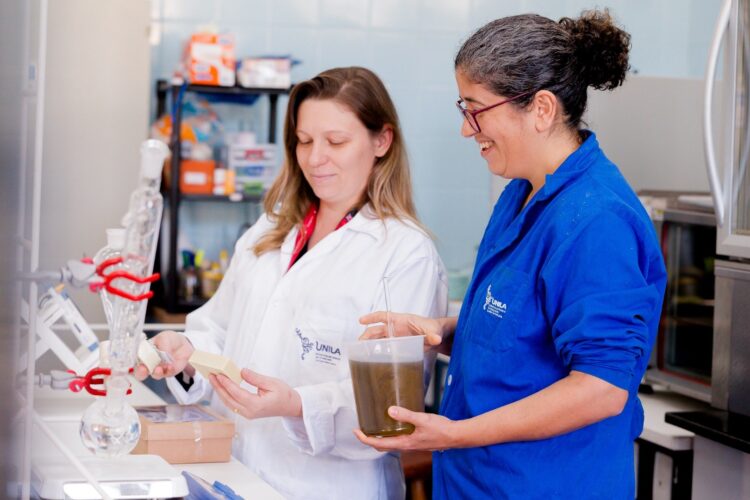 Pesquisa na Unila transforma azeite e vinho apreendidos em sabão