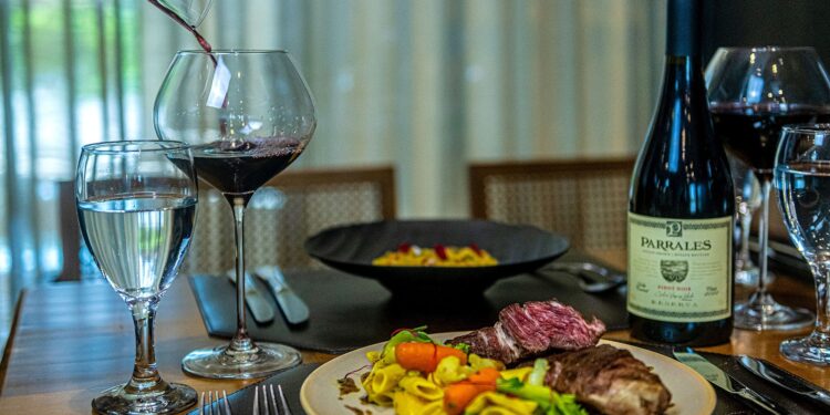 Dia dos Pais é no DoubleTree by Hilton Foz, venha aproveitar o almoço e desfrutar de uma refeição deliciosa