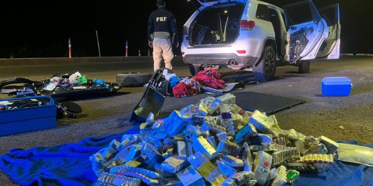 Em Céu Azul, homem é preso com carro de luxo lotado de anabolizantes escondidos em fundos falsos