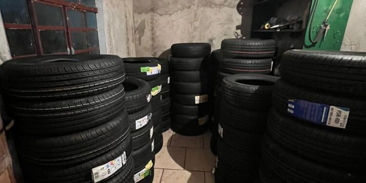 Operação da PF mira importação ilegal de pneus do Paraguai