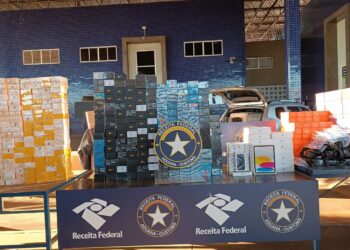 Motorista abandona caminhão com R$ 1 milhão em mercadorias em fundo falso na Ponte da Amizade