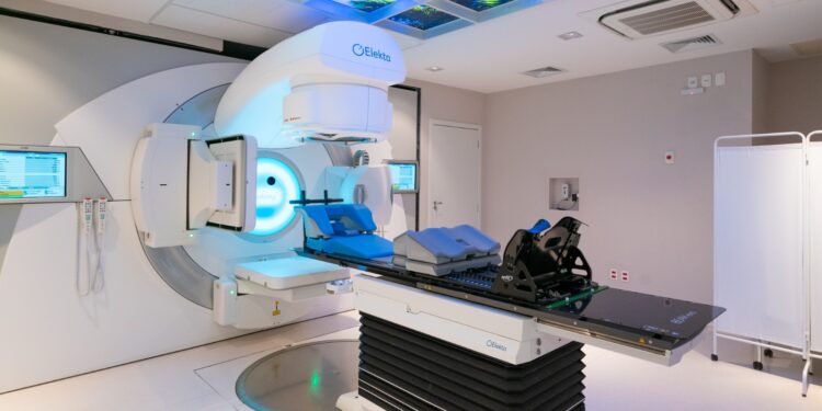 Hospital Costa Cavalcanti utiliza técnica inédita no tratamento contra o câncer