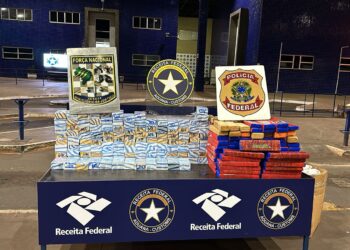 Fiscalização na Ponte da Amizade resulta na apreensão de 120 celulares e maconha em fundos falsos