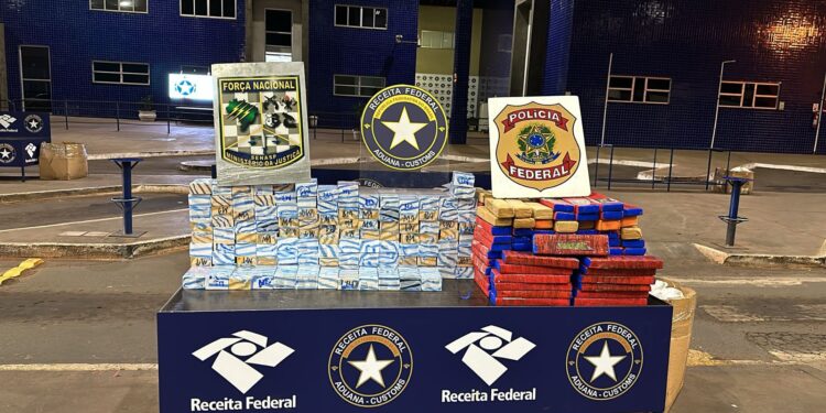 Fiscalização na Ponte da Amizade resulta na apreensão de 120 celulares e maconha em fundos falsos