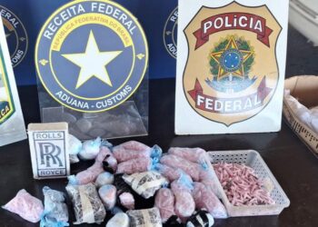 Paraguaio é preso tentando cruzar a fronteira com cocaína junto ao corpo e em fundo falso na moto