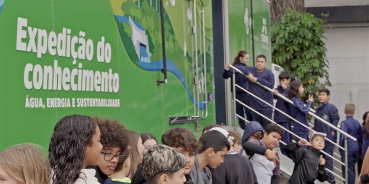 Centenas de pessoas visitam Expedição do Conhecimento no Fórum Brasil das Águas