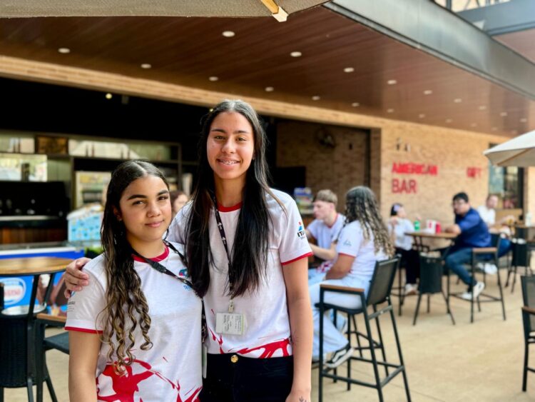 Alunos do Trilha Jovem fazem visita técnica no Dreams Park Show