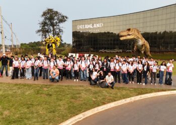 Alunos do Trilha Jovem fazem visita técnica no Dreams Park Show