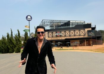 Elvis está vivo: Imitador oficial do Rei do Rock abre temporada no Motor Show nesta quinta-feira (29)