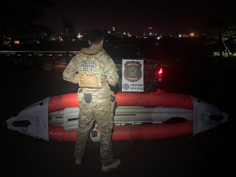 PF apreende pneus e cigarros trazidos do Paraguai pelo Rio Paraná