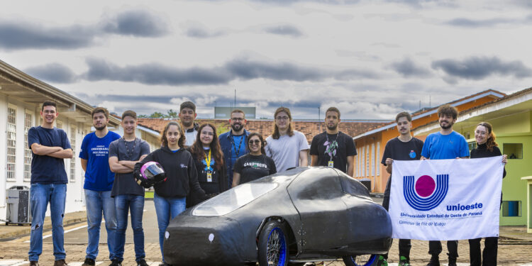Universitários de Foz do Iguaçu apresentam carro movido a hidrogênio verde na Shell Eco-marathon 2024 