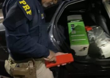 Carro roubado e carregado de maconha, é apreendido pela PRF na BR-277