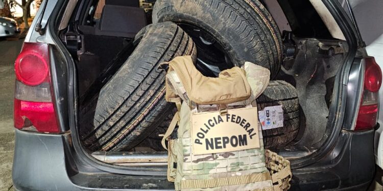 PF apreende pneus e cigarros trazidos do Paraguai pelo Rio Paraná
