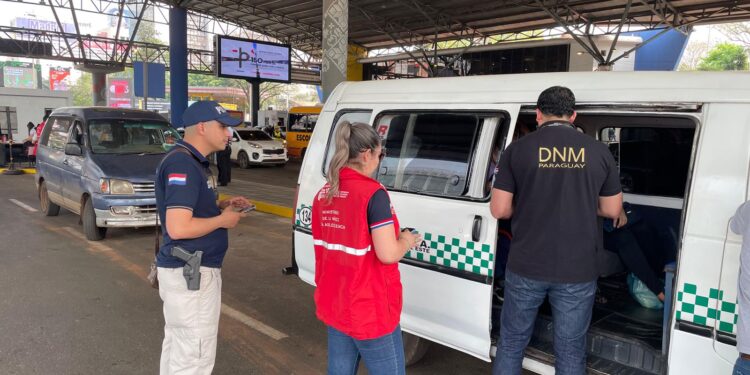 Paraguai reforça controle migratório para evitar a passagem de crianças pela Ponte da Amizade