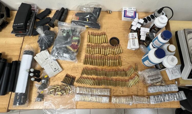 Após apreensão de fuzis, munições e anabolizantes na Ponte da Amizade, Receita e PF encontram mais armas em hotel