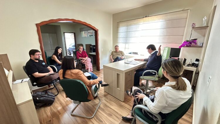 Rádio Cultura reúne representantes dos candidatos à Prefeitura de Foz e apresenta regras de debate