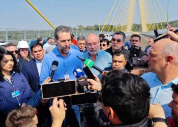 Após visita à Ponte da Integração, Enio Verri diz que do lado brasileiro o ritmo das obras de acesso está lento