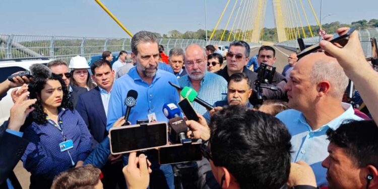 Após visita à Ponte da Integração, Enio Verri diz que do lado brasileiro o ritmo das obras de acesso está lento