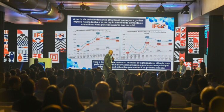 Alta temporada de eventos em Foz do Iguaçu movimenta a economia local no mês de setembro