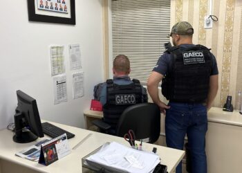 Gaeco cumpre mandados em operação contra vereadora de Foz do Iguaçu, suspeita de “rachadinha”