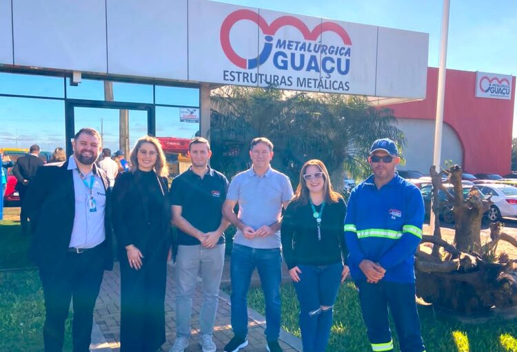 Empresa expande serviços com guindaste para erguer 160 toneladas financiado pelo Sicoob Três Fronteiras