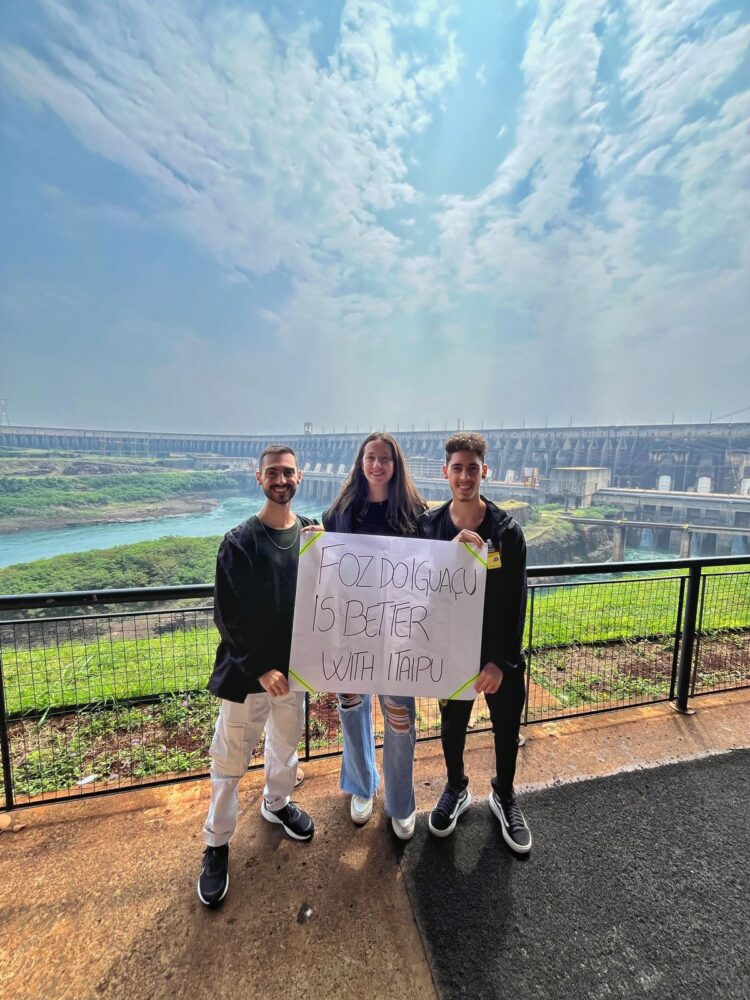Jovens que viralizaram nas Olimpíadas de Paris visitam Foz do Iguaçu