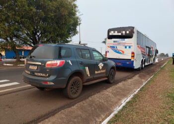 Receita Federal apreende “ônibus de turismo” com mais de R$ 500 mil em mercadorias do Paraguai
