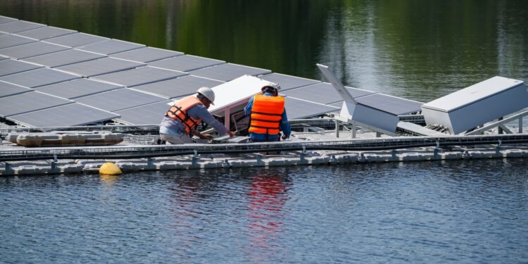 Itaipu amplia prazo para participação em edital de instalação de usina solar flutuante