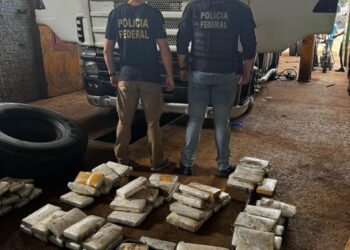 Polícia Federal encontra mais de 100 kg de cocaína escondidos nos pneus de um caminhão