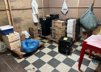 Fiscalização em comércios na Vila Portes termina com 3 presos e R$ 650 mil em eletrônicos e vinhos apreendidos