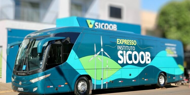 Catuaí Palladium recebe Expresso Instituto Sicoob que oferta cursos gratuitos para a população