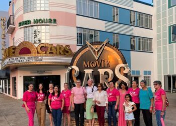 Pacientes da Unican recebem homenagem surpresa durante exibição do Show das Águas no Wonder Park Foz