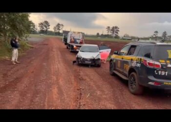 Após 50 km de perseguição, PRF prende homem com carro roubado em São Miguel do Iguaçu