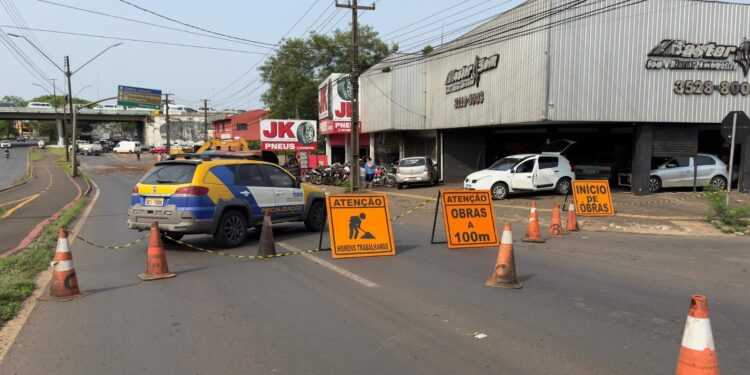 Avenida Tancredo Neves será totalmente interditada próximo ao Viaduto da BR-277