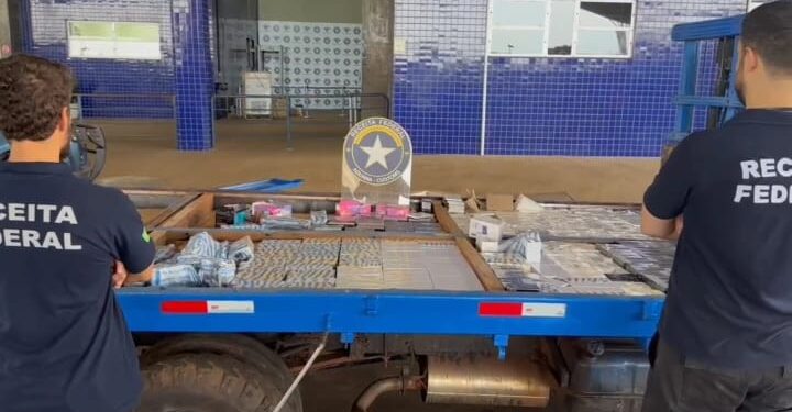 Receita Federal intercepta caminhão transportando R$ 150 mil em mercadorias em fundo falso