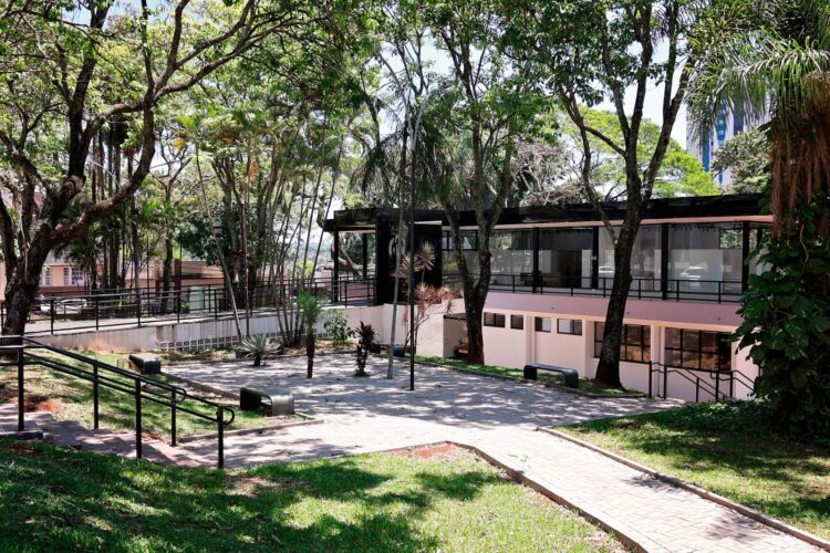 Feira do Livro terá Feirinha da JK e abertura da biblioteca no fim de semana