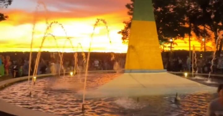 Hoje tem de pôr do sol, Oktoberfest e muita animação no Marco das 3 Fronteiras