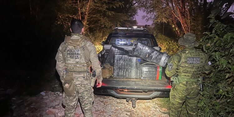 Contrabandistas abandonam R$ 500 mil em mercadorias nas margens do Rio Paraná