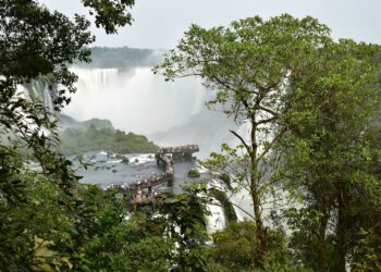 Novembro será de horário ampliado, trilhas e #CataratasDay no Parque Nacional do Iguçu