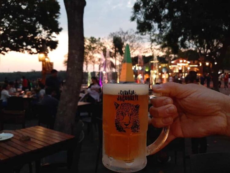 Pôr do sol, cerveja local e clima agradável são as atrações desta quinta no Marco