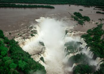 No dia do aniversário, moradores de Céu Azul não pagam para visitar as Cataratas do Iguaçu