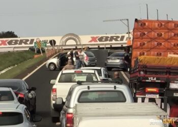 Tentativa de assalto acaba com policial ferido e suspeito morto em confronto na BR-277