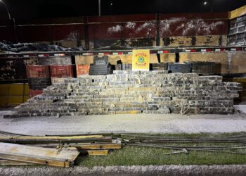 PF intercepta caminhão com mais de 1,7 tonelada de maconha em fundo falso