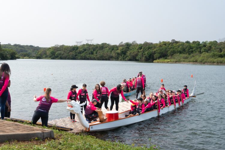 Com remadas e flores, Itaipu abre a programação do Outubro Rosa