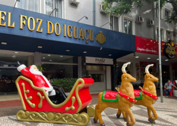 Foz do Iguaçu recebe magia natalina com Encontro dos Papais Noéis na Avenida Brasil