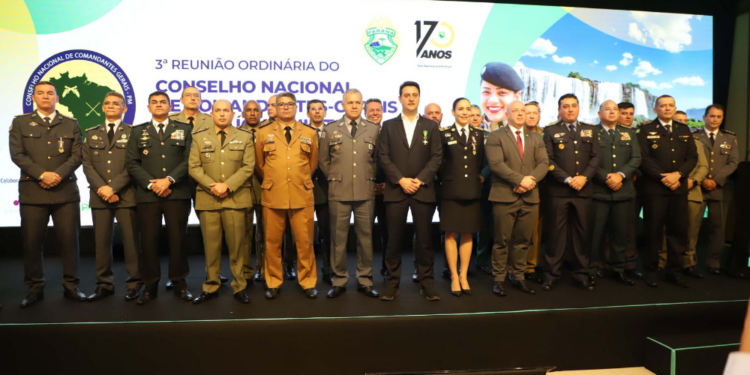 Ratinho Junior ressalta bons índices da segurança do Paraná em reunião em Foz com PMs de todo o Brasil