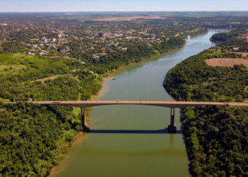 Acordo bilateral de transporte turístico entre Foz e Puerto Iguazú é mantido até fevereiro de 2025