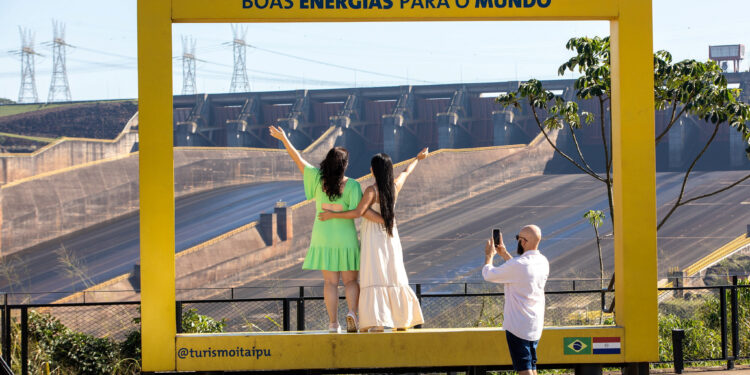 Itaipu recebe mais de 8 mil visitantes no feriadão da Proclamação da República