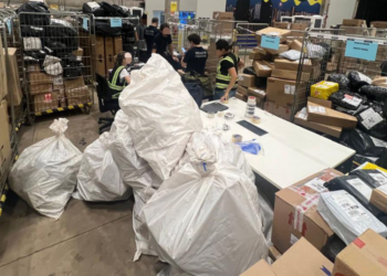 Receita Federal de Foz apreende R$ 200 mil em mercadorias em centro logístico e bate recorde