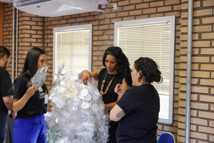 Decoração de Natal Sustentável: Hackathon transforma resíduos em enfeites natalinos